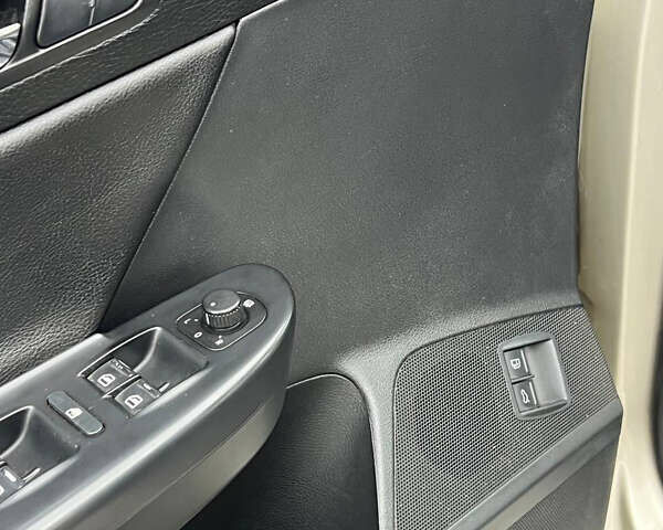 Бежевый Фольксваген Пассат, объемом двигателя 2 л и пробегом 290 тыс. км за 6900 $, фото 29 на Automoto.ua