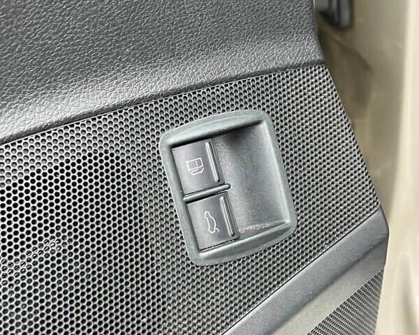 Бежевый Фольксваген Пассат, объемом двигателя 2 л и пробегом 290 тыс. км за 6900 $, фото 30 на Automoto.ua