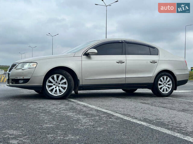 Бежевый Фольксваген Пассат, объемом двигателя 2 л и пробегом 290 тыс. км за 6900 $, фото 4 на Automoto.ua