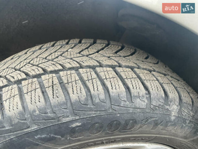 Бежевый Фольксваген Пассат, объемом двигателя 1.98 л и пробегом 243 тыс. км за 6000 $, фото 14 на Automoto.ua