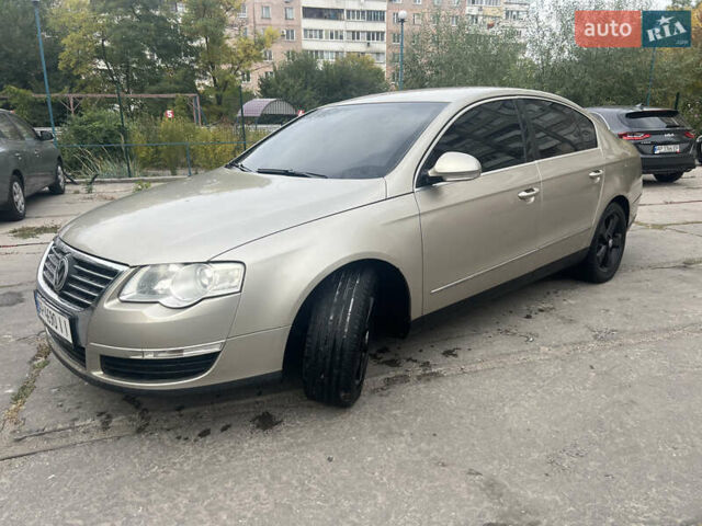 Бежевий Фольксваген Пассат, об'ємом двигуна 1.8 л та пробігом 290 тис. км за 5500 $, фото 1 на Automoto.ua