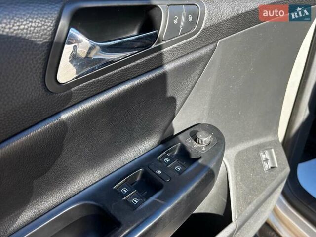 Бежевий Фольксваген Пассат, об'ємом двигуна 1.8 л та пробігом 290 тис. км за 5990 $, фото 18 на Automoto.ua