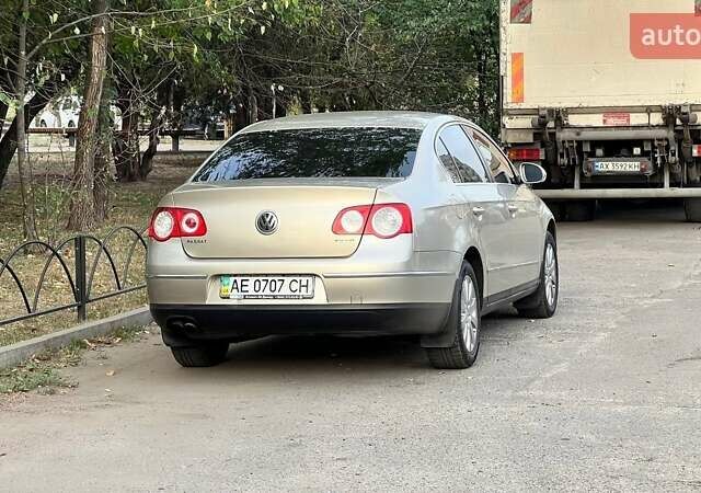 Бежевий Фольксваген Пассат, об'ємом двигуна 2 л та пробігом 209 тис. км за 7850 $, фото 6 на Automoto.ua