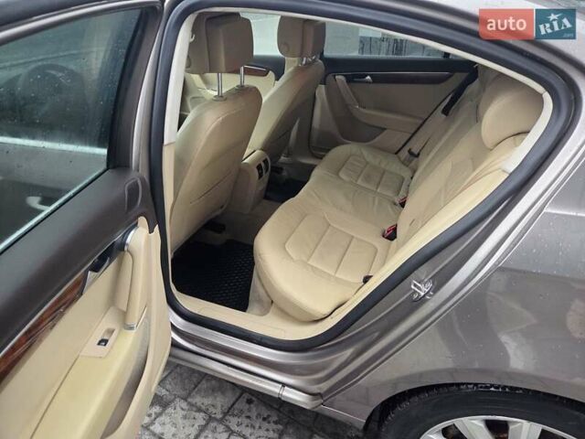 Бежевый Фольксваген Пассат, объемом двигателя 2 л и пробегом 321 тыс. км за 9800 $, фото 9 на Automoto.ua