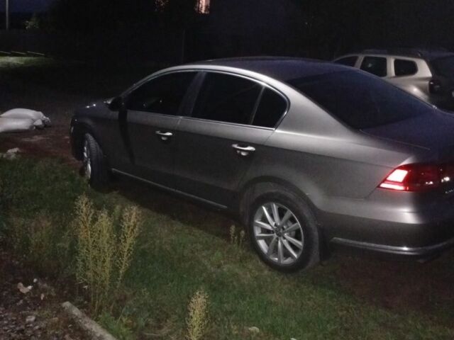 Фольксваген Пассат 2012 в Корсунь-Шевченковском на Automoto.ua Бежевый Фольксваген Пассат, объемом двигателя 2 л и пробегом 215 тыс. км за 13000 $, фото 3 на Automoto.ua