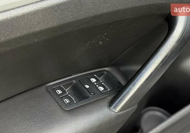 Фольксваген Пассат 2012 в Белой Церкве на Automoto.ua Бежевый Фольксваген Пассат, объемом двигателя 2.5 л и пробегом 210 тыс. км за 9850 $, фото 30 на Automoto.ua