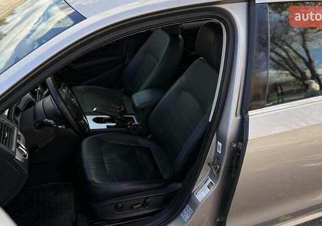 Фольксваген Пассат 2012 в Белой Церкве на Automoto.ua Бежевый Фольксваген Пассат, объемом двигателя 2.5 л и пробегом 210 тыс. км за 9850 $, фото 19 на Automoto.ua