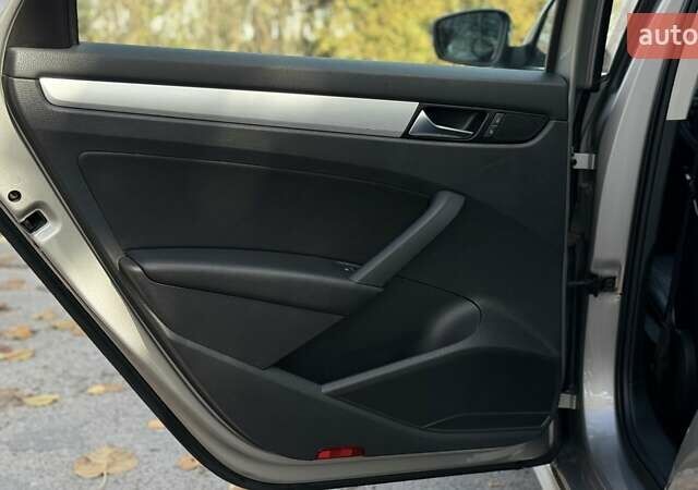 Фольксваген Пассат 2012 в Белой Церкве на Automoto.ua Бежевый Фольксваген Пассат, объемом двигателя 2.5 л и пробегом 210 тыс. км за 9850 $, фото 32 на Automoto.ua