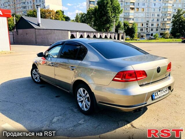 Бежевый Фольксваген Пассат, объемом двигателя 2 л и пробегом 198 тыс. км за 9000 $, фото 2 на Automoto.ua