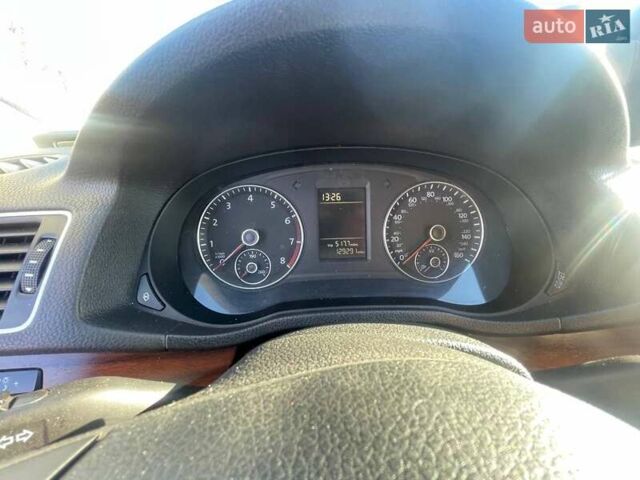 Бежевый Фольксваген Пассат, объемом двигателя 2.5 л и пробегом 208 тыс. км за 8600 $, фото 6 на Automoto.ua