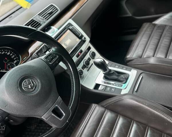 Бежевый Фольксваген Пассат, объемом двигателя 2 л и пробегом 320 тыс. км за 11300 $, фото 1 на Automoto.ua