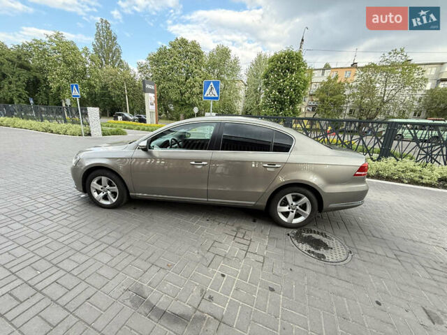 Бежевий Фольксваген Пассат, об'ємом двигуна 1.8 л та пробігом 247 тис. км за 11000 $, фото 6 на Automoto.ua