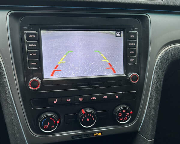 Бежевый Фольксваген Пассат, объемом двигателя 1.8 л и пробегом 256 тыс. км за 7600 $, фото 14 на Automoto.ua