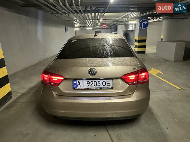 Бежевый Фольксваген Пассат, объемом двигателя 1.8 л и пробегом 256 тыс. км за 7600 $, фото 6 на Automoto.ua