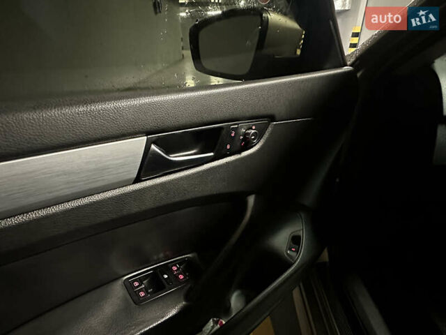 Бежевый Фольксваген Пассат, объемом двигателя 1.8 л и пробегом 256 тыс. км за 7600 $, фото 13 на Automoto.ua