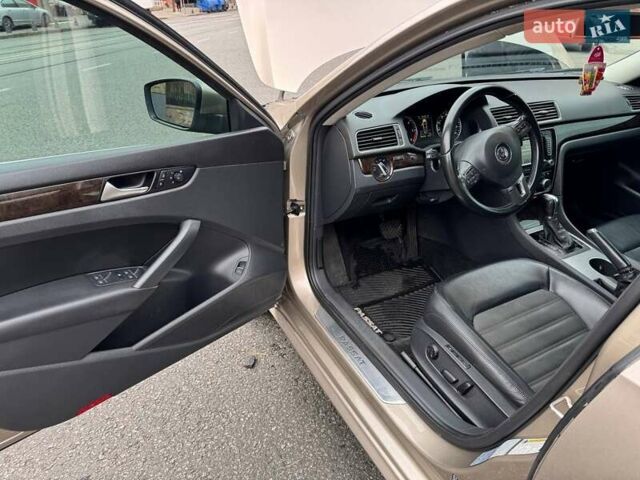 Бежевый Фольксваген Пассат, объемом двигателя 2 л и пробегом 220 тыс. км за 13400 $, фото 1 на Automoto.ua