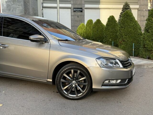 Бежевый Фольксваген Пассат, объемом двигателя 2 л и пробегом 278 тыс. км за 13000 $, фото 1 на Automoto.ua