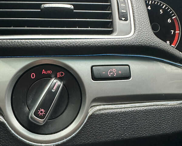 Бежевый Фольксваген Пассат, объемом двигателя 1.8 л и пробегом 256 тыс. км за 7600 $, фото 11 на Automoto.ua