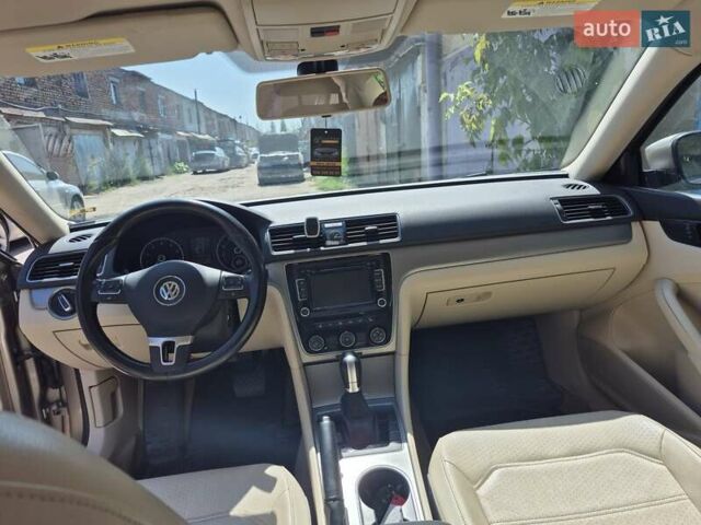 Бежевый Фольксваген Пассат, объемом двигателя 1.8 л и пробегом 220 тыс. км за 10500 $, фото 5 на Automoto.ua