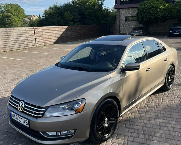 Бежевый Фольксваген Пассат, объемом двигателя 2 л и пробегом 145 тыс. км за 12000 $, фото 2 на Automoto.ua