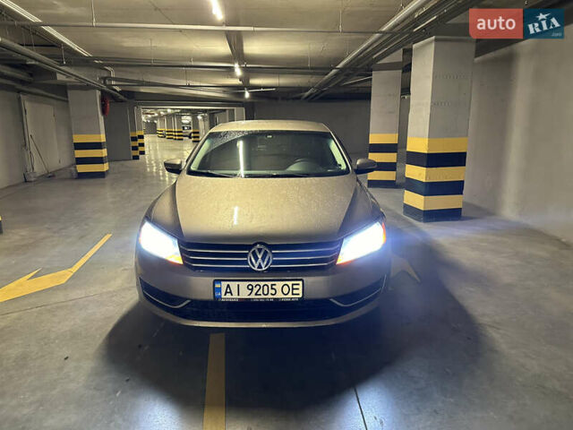 Бежевый Фольксваген Пассат, объемом двигателя 1.8 л и пробегом 256 тыс. км за 7600 $, фото 2 на Automoto.ua