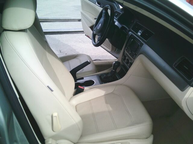 Бежевый Фольксваген Пассат, объемом двигателя 2 л и пробегом 178 тыс. км за 8999 $, фото 17 на Automoto.ua