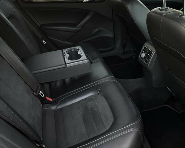 Бежевый Фольксваген Пассат, объемом двигателя 2 л и пробегом 145 тыс. км за 12000 $, фото 26 на Automoto.ua