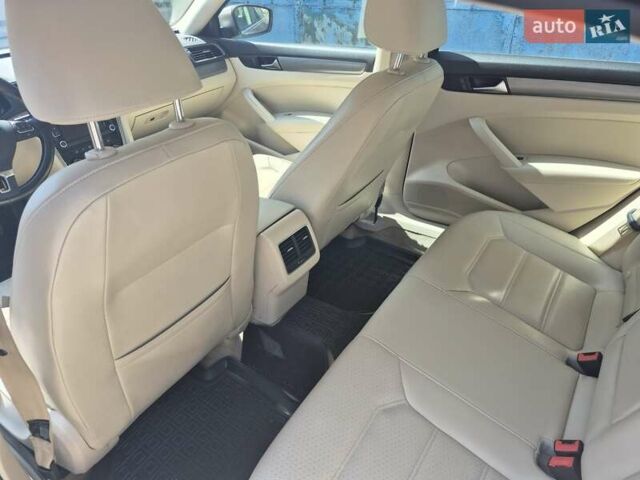 Бежевый Фольксваген Пассат, объемом двигателя 1.8 л и пробегом 220 тыс. км за 10500 $, фото 6 на Automoto.ua