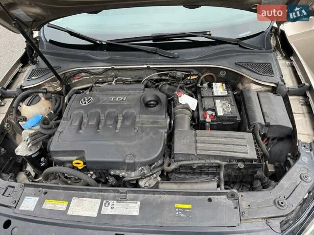 Бежевый Фольксваген Пассат, объемом двигателя 2 л и пробегом 220 тыс. км за 13400 $, фото 3 на Automoto.ua