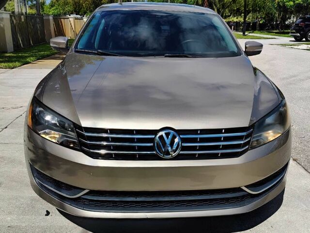 Бежевий Фольксваген Пассат, об'ємом двигуна 2 л та пробігом 76 тис. км за 6200 $, фото 1 на Automoto.ua