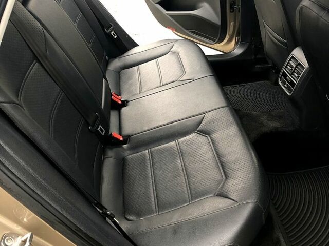 Бежевый Фольксваген Пассат, объемом двигателя 1.8 л и пробегом 200 тыс. км за 12000 $, фото 12 на Automoto.ua