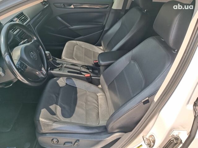 Бежевый Фольксваген Пассат, объемом двигателя 1.8 л и пробегом 123 тыс. км за 11990 $, фото 13 на Automoto.ua