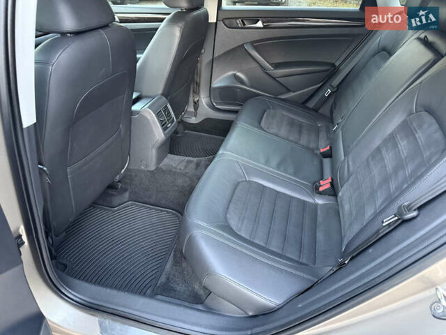 Бежевий Фольксваген Пассат, об'ємом двигуна 1.97 л та пробігом 220 тис. км за 11700 $, фото 21 на Automoto.ua