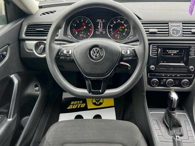 Бежевый Фольксваген Пассат, объемом двигателя 1.8 л и пробегом 128 тыс. км за 10800 $, фото 10 на Automoto.ua