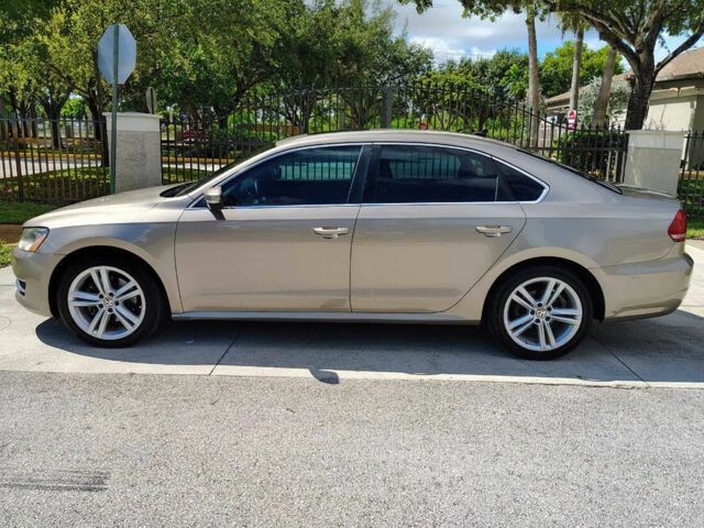 Бежевий Фольксваген Пассат, об'ємом двигуна 2 л та пробігом 76 тис. км за 6200 $, фото 3 на Automoto.ua