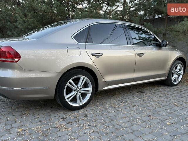 Бежевий Фольксваген Пассат, об'ємом двигуна 1.97 л та пробігом 220 тис. км за 11700 $, фото 4 на Automoto.ua