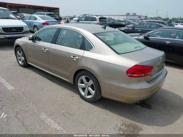 Бежевый Фольксваген Пассат, объемом двигателя 1.8 л и пробегом 82 тыс. км за 9000 $, фото 7 на Automoto.ua