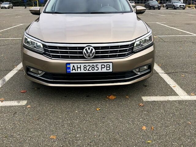 Бежевый Фольксваген Пассат, объемом двигателя 1.8 л и пробегом 200 тыс. км за 12000 $, фото 2 на Automoto.ua