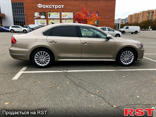 Бежевый Фольксваген Пассат, объемом двигателя 1.8 л и пробегом 200 тыс. км за 12000 $, фото 6 на Automoto.ua