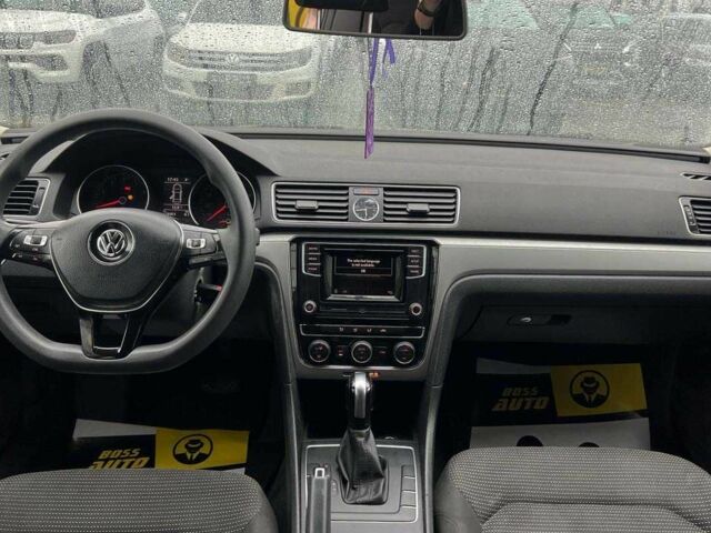 Бежевый Фольксваген Пассат, объемом двигателя 1.8 л и пробегом 128 тыс. км за 10800 $, фото 11 на Automoto.ua