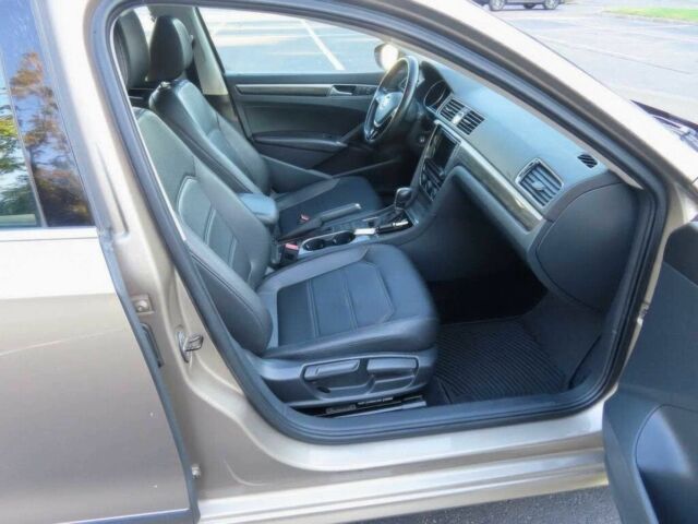 Бежевий Фольксваген Пассат, об'ємом двигуна 1.8 л та пробігом 80 тис. км за 7500 $, фото 9 на Automoto.ua