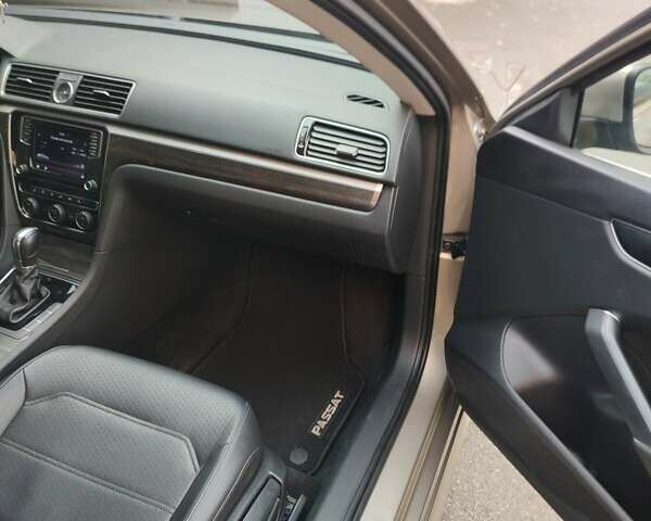 Бежевый Фольксваген Пассат, объемом двигателя 1.8 л и пробегом 75 тыс. км за 14700 $, фото 43 на Automoto.ua