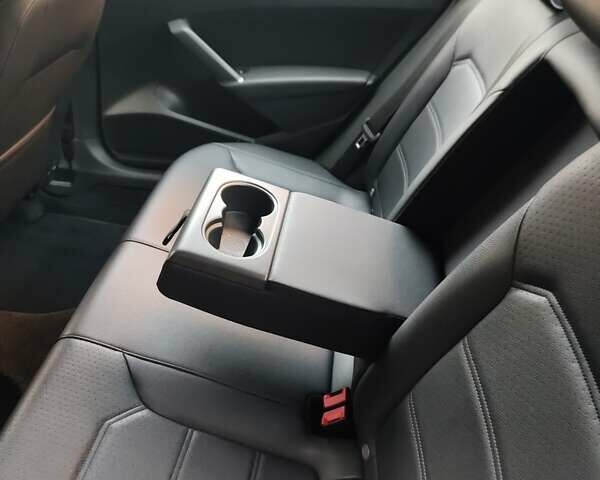 Бежевый Фольксваген Пассат, объемом двигателя 1.8 л и пробегом 75 тыс. км за 14700 $, фото 52 на Automoto.ua