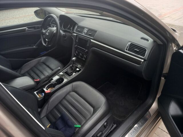 Бежевый Фольксваген Пассат, объемом двигателя 0 л и пробегом 154 тыс. км за 14200 $, фото 4 на Automoto.ua