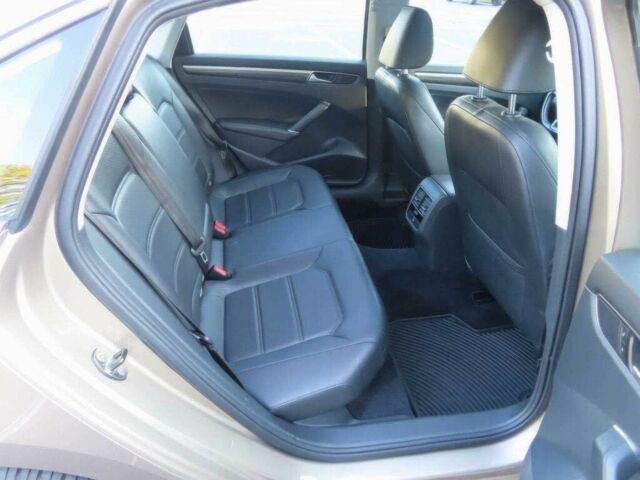 Бежевий Фольксваген Пассат, об'ємом двигуна 1.8 л та пробігом 80 тис. км за 7500 $, фото 11 на Automoto.ua