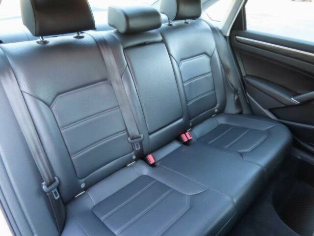 Бежевий Фольксваген Пассат, об'ємом двигуна 1.8 л та пробігом 80 тис. км за 7500 $, фото 13 на Automoto.ua