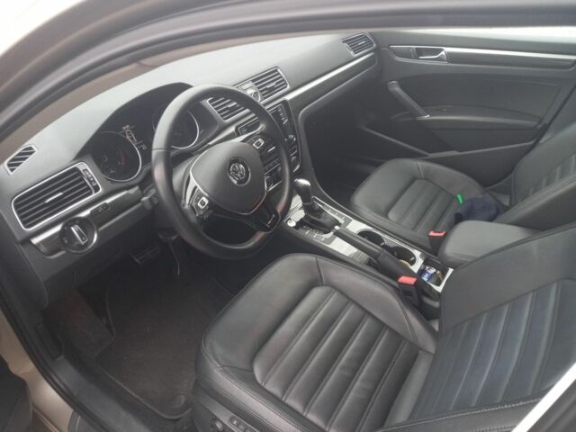 Бежевый Фольксваген Пассат, объемом двигателя 0 л и пробегом 154 тыс. км за 14200 $, фото 5 на Automoto.ua