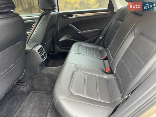 Бежевий Фольксваген Пассат, об'ємом двигуна 1.8 л та пробігом 172 тис. км за 11000 $, фото 6 на Automoto.ua