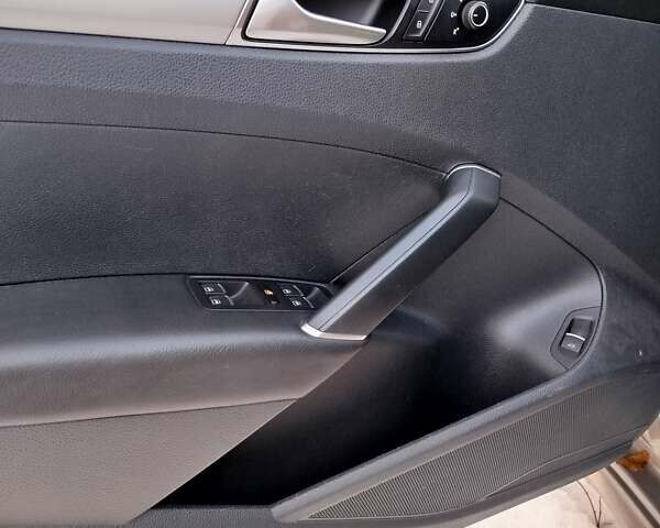 Бежевый Фольксваген Пассат, объемом двигателя 1.8 л и пробегом 173 тыс. км за 13000 $, фото 6 на Automoto.ua