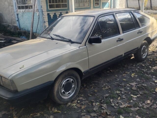 Бежевый Фольксваген Пассат, объемом двигателя 1.6 л и пробегом 224 тыс. км за 800 $, фото 1 на Automoto.ua